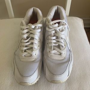 White Nike Air Max